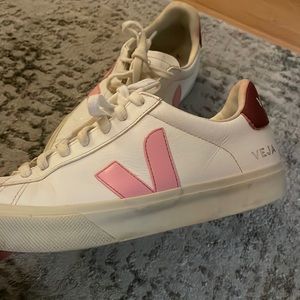 Veja sneakers size 39, tried to wash + red leather bled a bit. Overall great.
